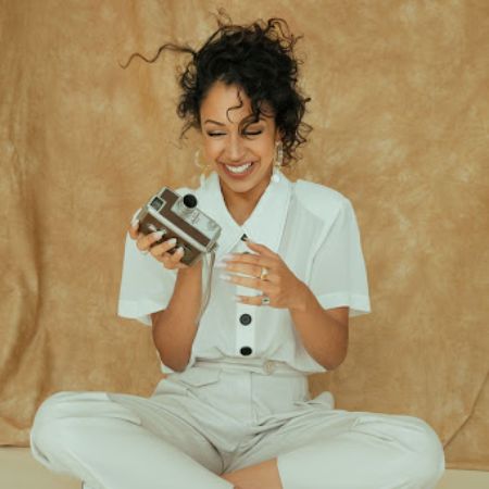  Liza Koshy began her career in 2013, posting short comedic videos on Vine under the pseudonym Lizza.